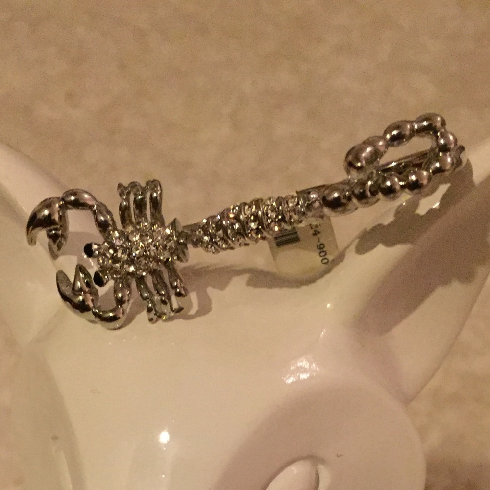 Fashion Scorpion  3 Finger Ring